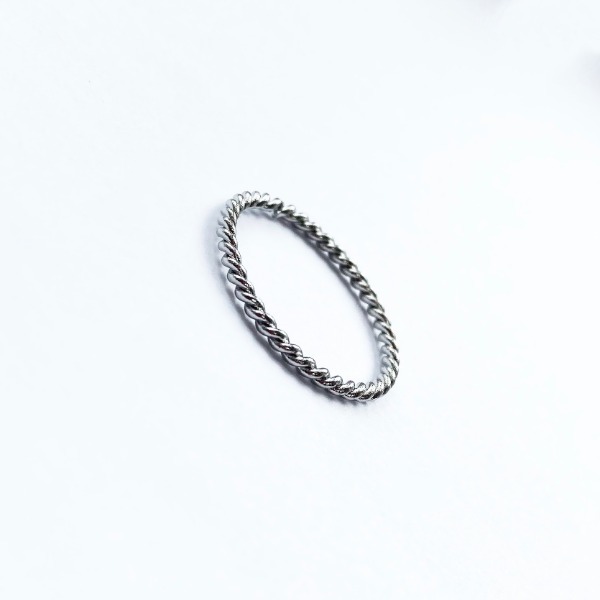 Twist thread Ring