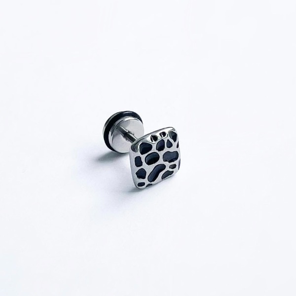 Square stain Vintage Piercing