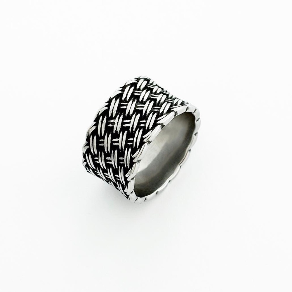 Comb pattern knot ring
